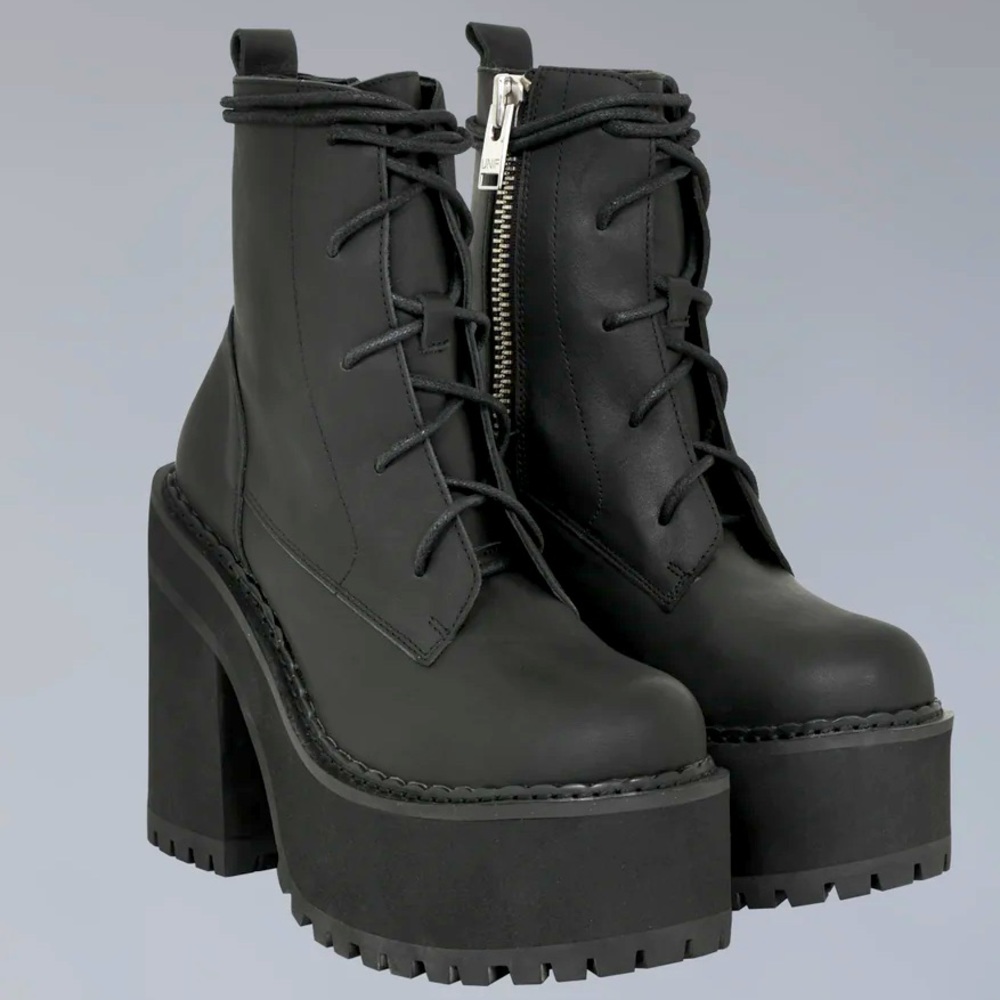 UNIF CHOKE BLACK LEATHER PLATFORM BOOTS WOMEN’S SZ. 9 USED WITH ORIGINAL BOX
